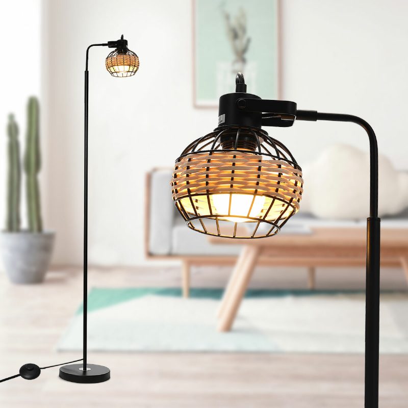 Dizajnová Podlahová Lampa S Dutou Ratanovou Klietkou V Modernom A Rustikálnom Štýle Obývacej Izby Spálňa