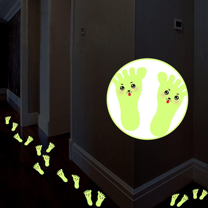 1 Pár Cute Cartoon Little Feet Fluorescenčné Samolepky Na Stenu Kreatívna Diy Svietiaca Páska Na Schodisko