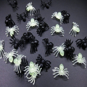 Čierno/biely Svetielkujúci Pavúk Halloween Mini Plastové Vtipné Narodeninové Hračky Realistické Malé Pavúky Diy Dekorácia